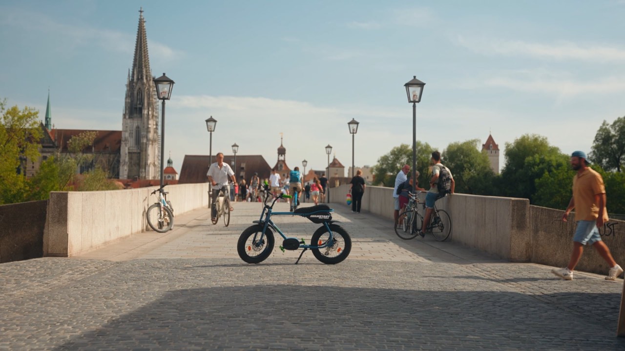 Standbild aus dem Werbespot f&uuml;r AmStart Bike Rental in Regensburg