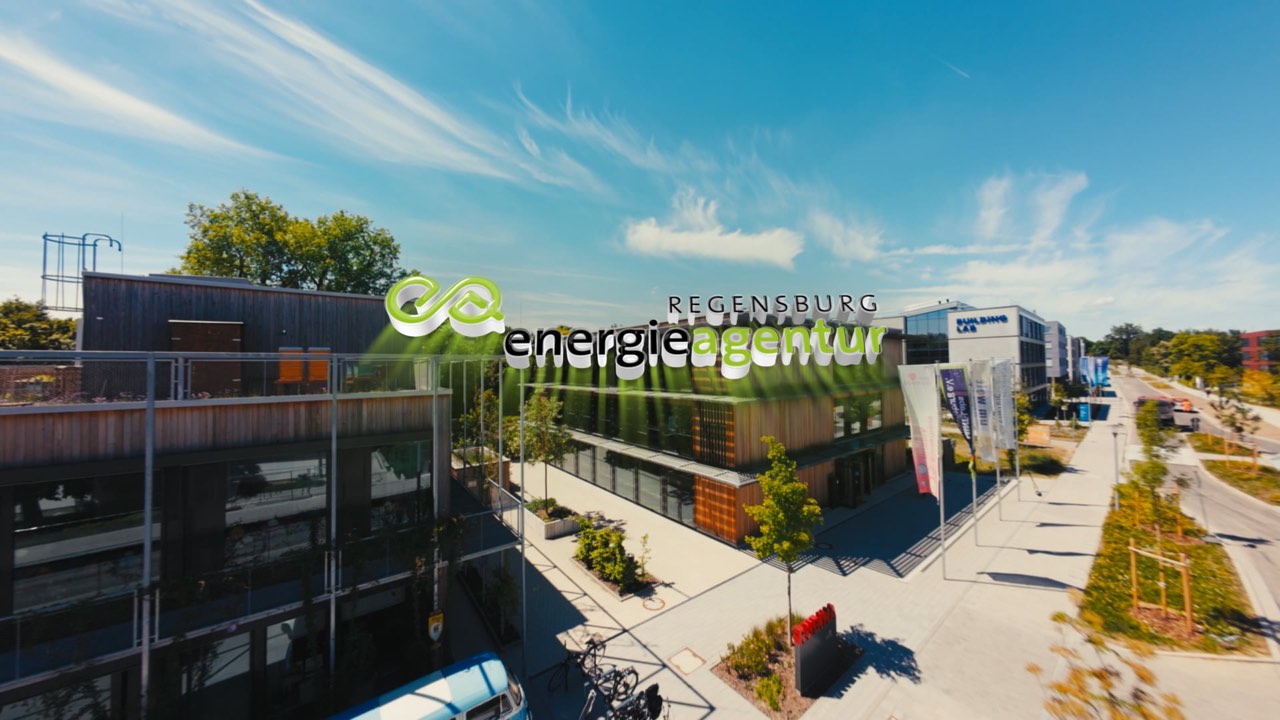 Standbild aus dem Video: FPV-Rundflug durch die Energieagentur Regensburg